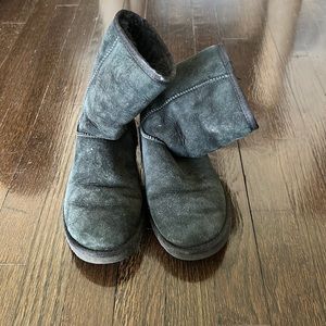 Black Ugg boots
